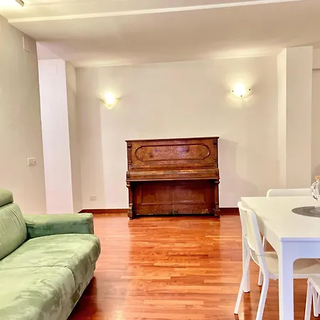 Apartment House In Trastevere Portaportese Rome